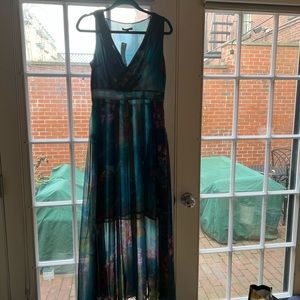 Beautiful floral and flowing dress. Perfect for a semi formal or formal event.